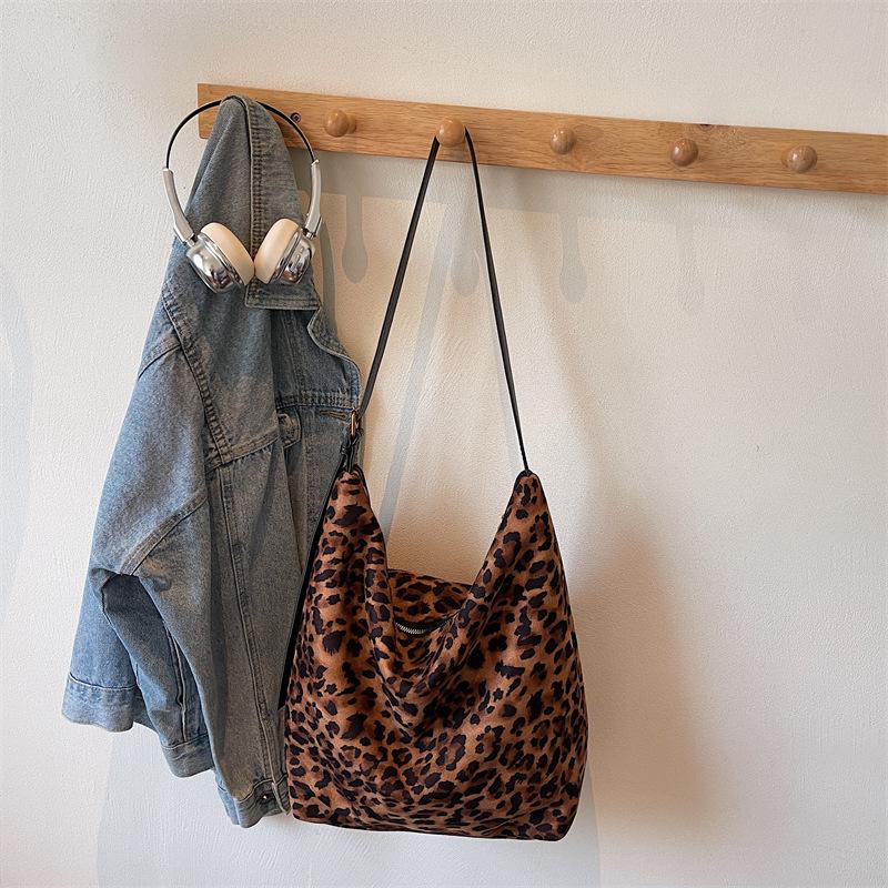 Leopard Print Bag Women's Large-capacity New Autumn and Winter Casual Retro Shoulder Messenger Bag Commuter Tote Bag