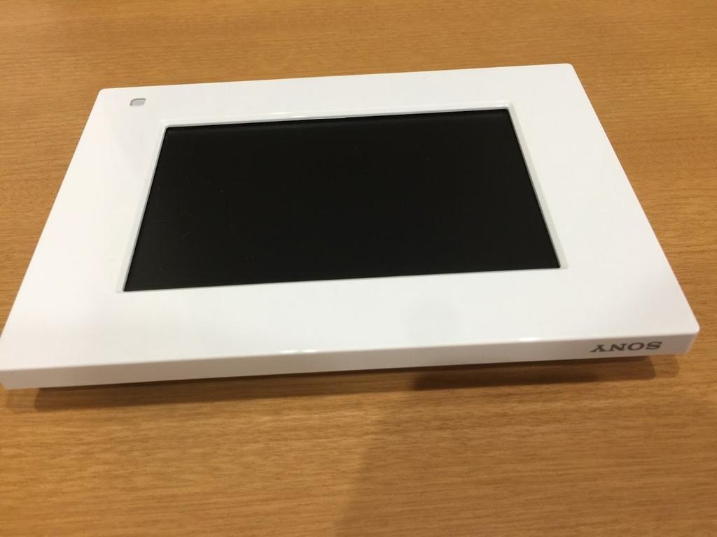 Sony Digital Photo Frame E710 Type Memory 128MB White S-Frame 7.0 Built-in DPF-E710/WI