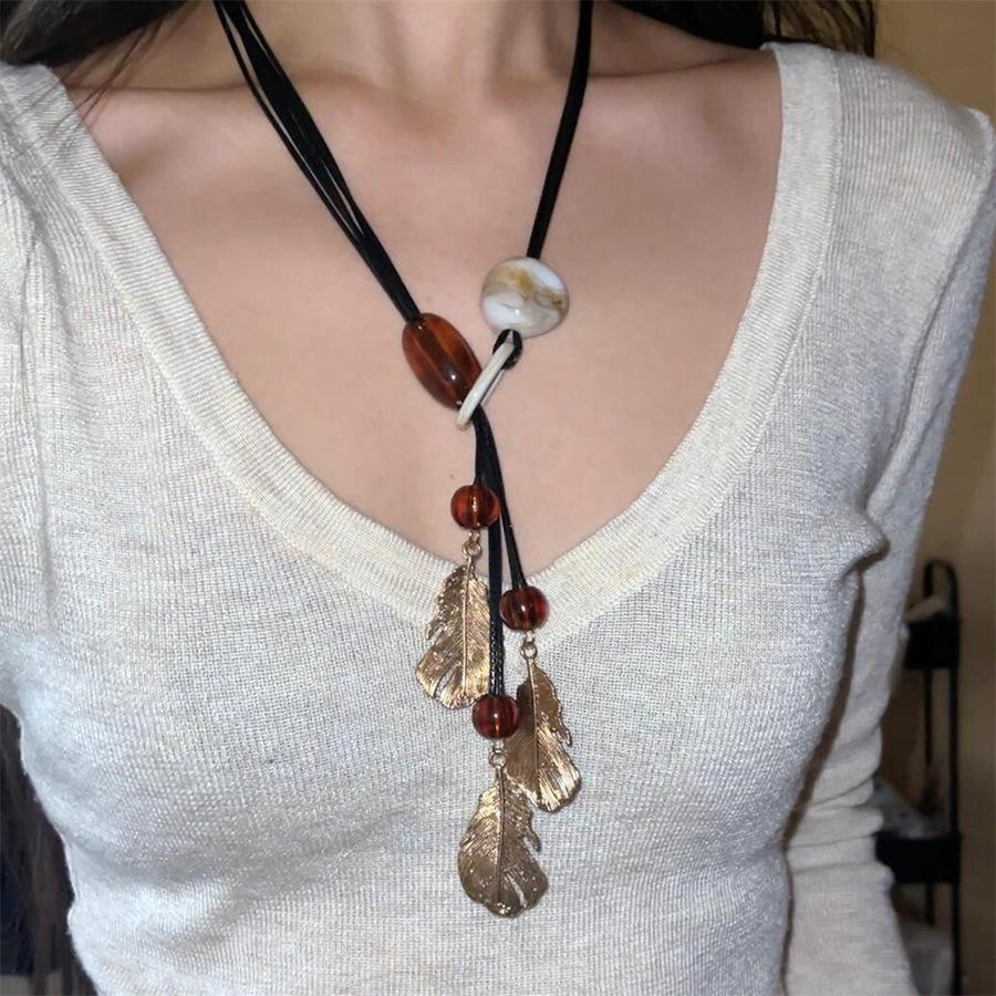 Resin Leaf Pendant, Fringed Necklace, Retro Ethnic Temperament, Sweater Chain, Niche Personality, High-end Jewelry, Women