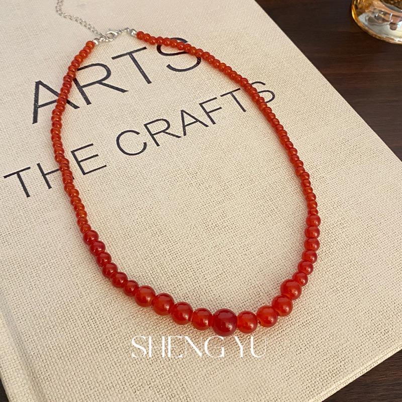 Medieval vintage retro fashion niche simple red beaded necklace can be stacked temperament versatile women's necklace