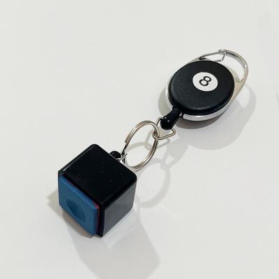 Черный выдвижной держатель для мела для бильярда Black Eight с легко вытягивающейся пряжкой и эластичным колпачком - Аксессуар для бильярдного стола