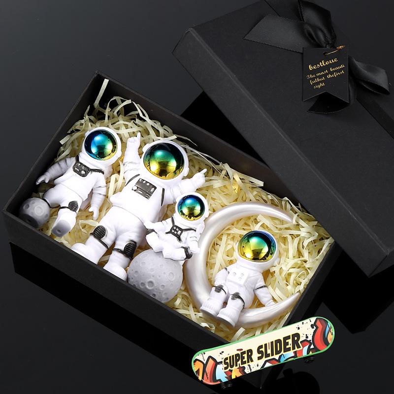 Маленькая смоляная фигурка космонавта - Идеально для домашнего декора, подарка на День святого Валентина или день рождения