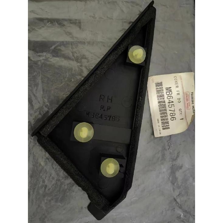 Reverse Mirror Inner Triangle Cover MB645786 MB64578 For Mitsubishi Pajero Montero