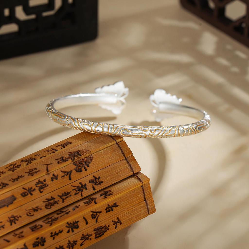 Антикварный французский браслет из перегородчатой эмали с бабочками, посеребренная белая медь, со сценами и эксклюзивным узором из завитков