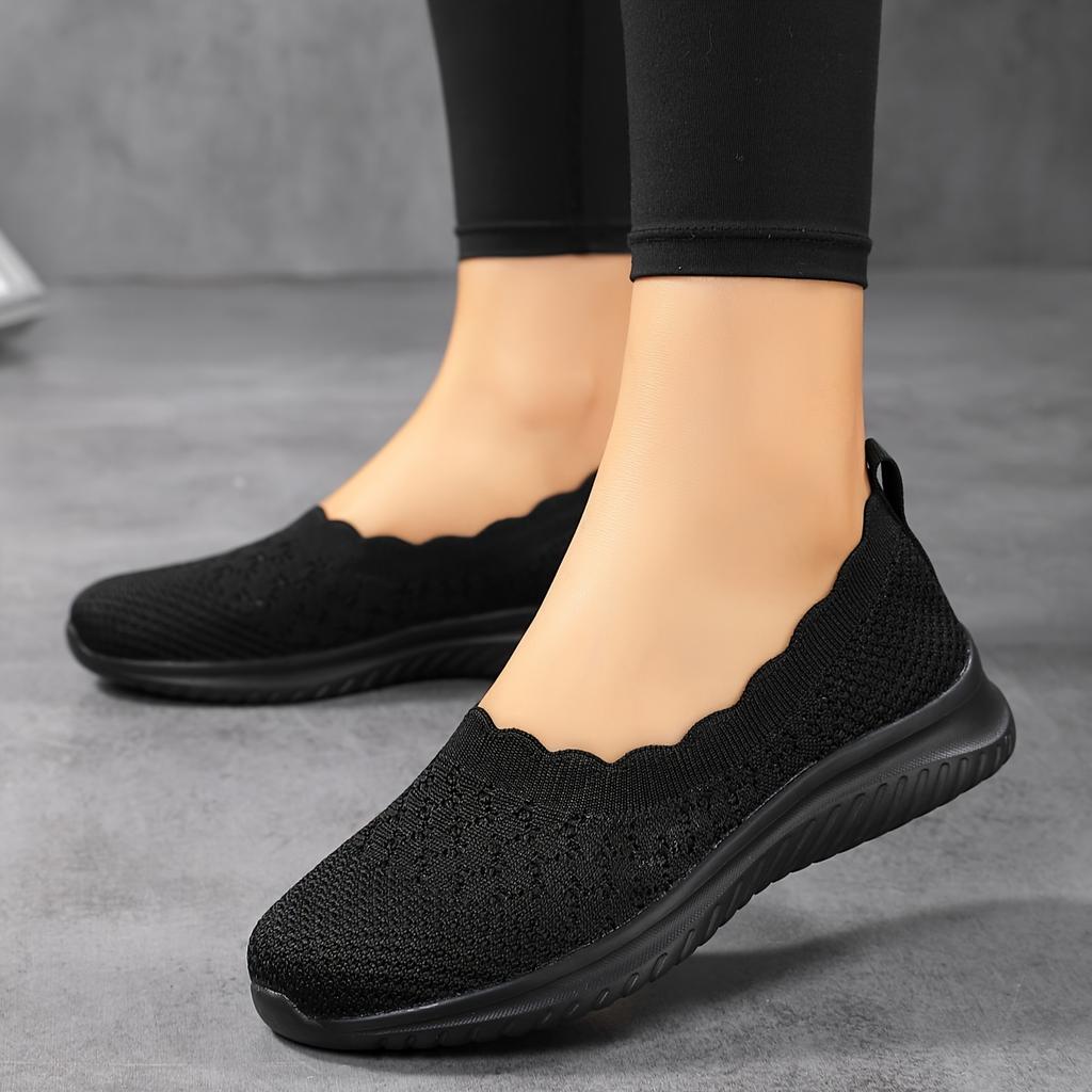 Summer Breathable Mom Shoes for Mature Women Casual Flyknit Mesh Shoes with Soft Soles Lightweight Plus Size Women's Shoes