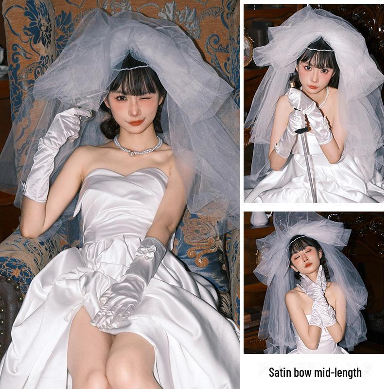 Длинные перчатки из белого атласа и кружева с бриллиантами для свадебных и торжественных фотосессий