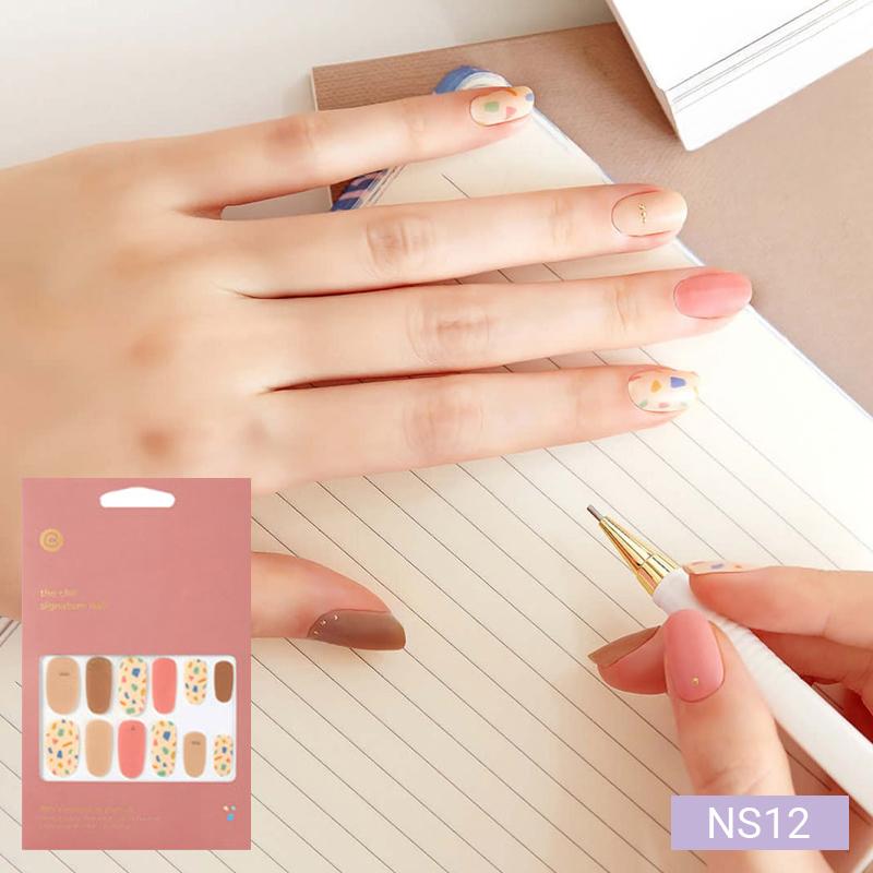 Теплые тона наклейки для ногтей 24 шт. | Самоклеящиеся полоски, Микс карамели и клетки, Быстрый 5-минутный маникюр