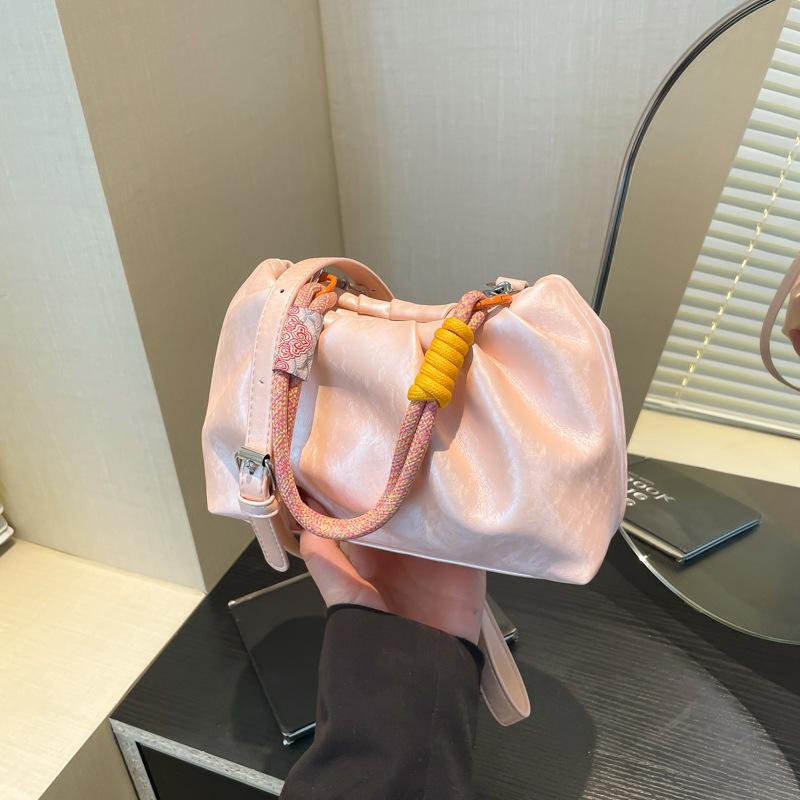 2025 new pleated handbag bag women's high-end sense niche versatile messenger cloud bag texture fashion shoulder bag
