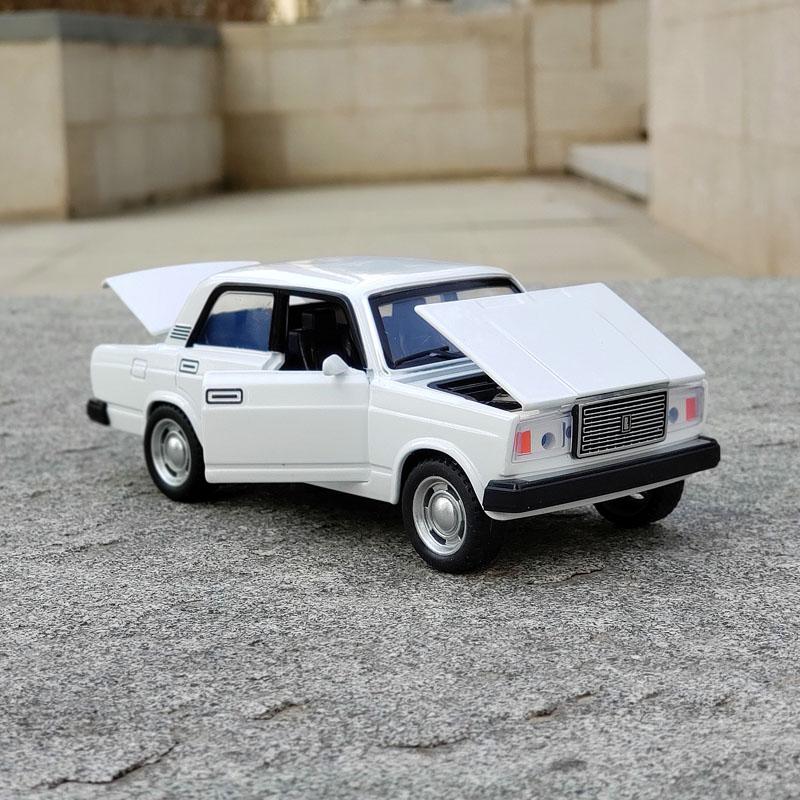 1/32 LADA NIVA Классический Автомобиль Сплав Модель Автомобиля Литье под Давлением Металлическая Игрушечная Машина Модели Транспортных Средств Симуляция Звук Свет Коллекция Детский Подарок