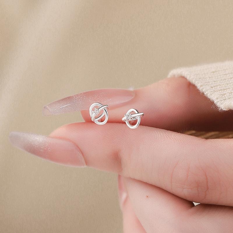 Серьги Planet Zircon — это минималистичные, детские, забавные, милые, свежие, сладкие, изысканные и компактные серьги