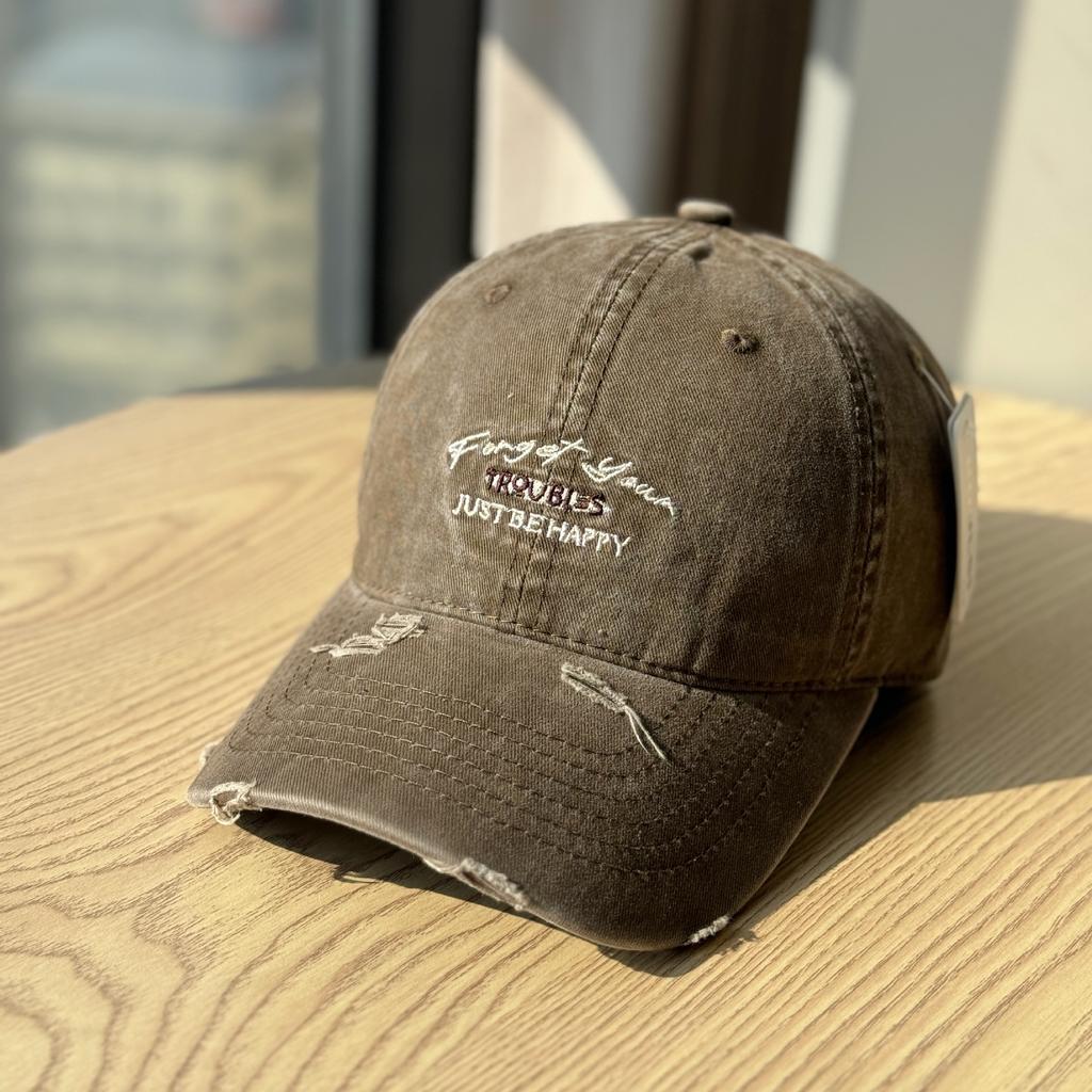 New trendy Korean-style sun-shading lettered denim baseball cap for spring and summer2026Male couples showing off their cute duck-billed caps, a