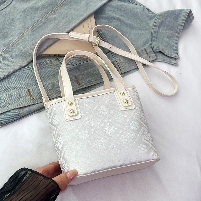 Fashion Water Bucket Shoulder Bag For Women Pu Material With Flower Embroidery