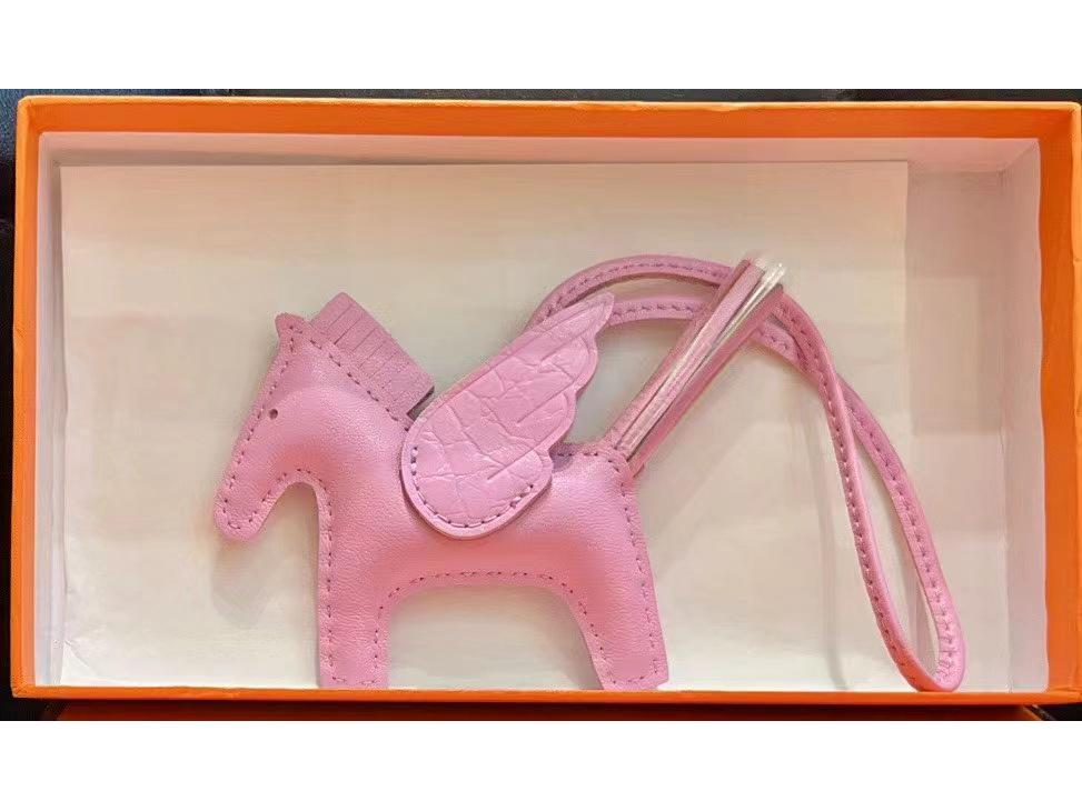 Подвеска для сумки-лошадки из натуральной кожи с отделкой из овчины и крокодила, сшитой вручную