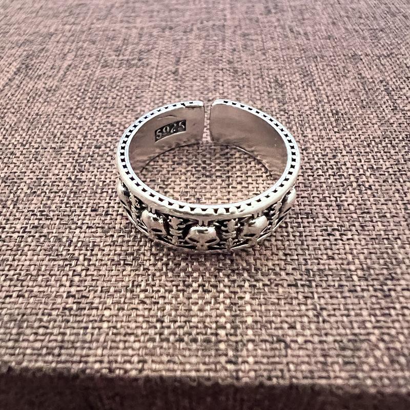 Кольцо Dark Series Retro Skull Five-Claw Ring - крутой аксессуар в стиле хип-хоп и уличный стиль