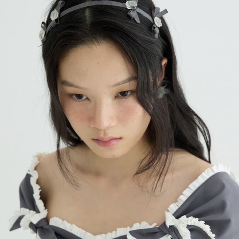 LOVUEE Повязка на голову «Морозная роза» с серыми деталями-бантами