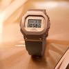 Casio Полностью металлическая серия - цифровой дисплей на квадратной пластине, металлический ретро-классический маленький квадрат, водонепроницаемый и ударопрочный механизм, кварцевый GM-S5600BR-5PR