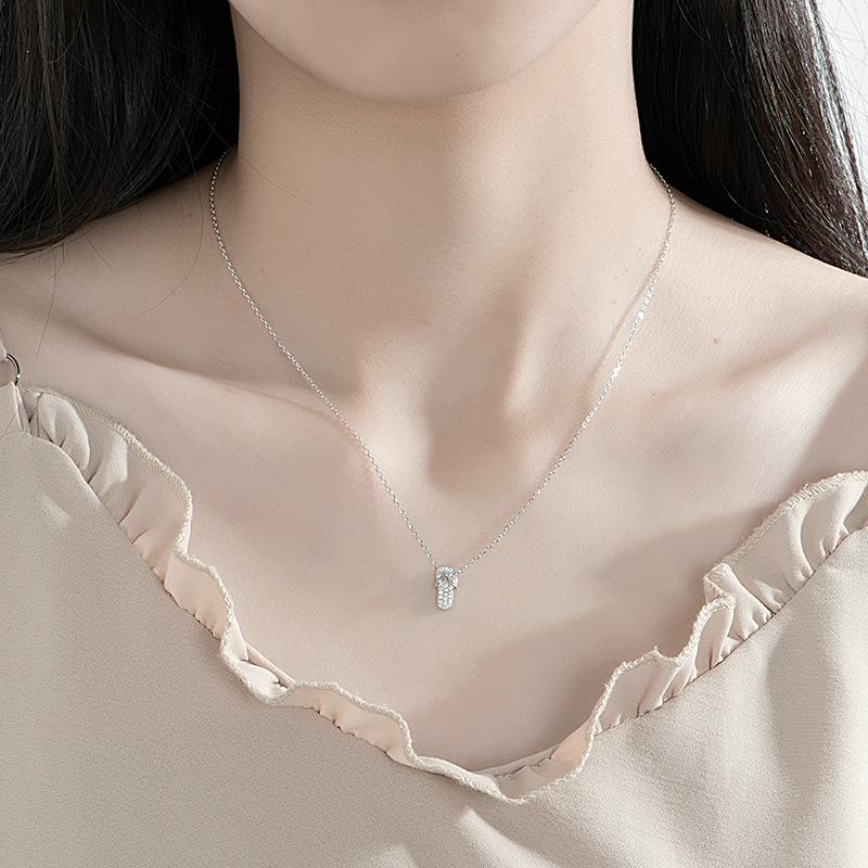 Korean Version Full of Zircon Inlaid Pig Necklace, Female Zodiac Year Three-dimensional Pig Pendant, Collarbone Chain
