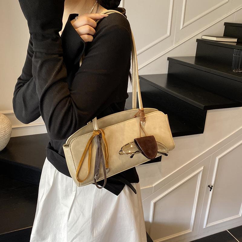 Вместительная ретро французская сумка подмышку женская 2025 новая универсальная модная сумка на плечо в иностранном стиле портативная сумка-тоут