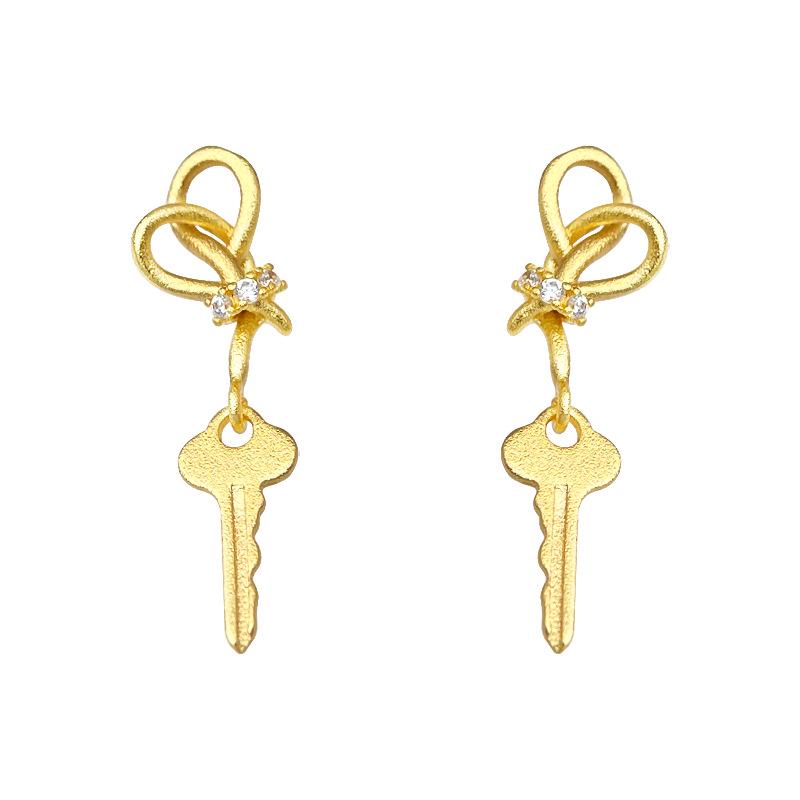 Матовые пескоструйные серьги из 18-каратного золота с узлом-канатом и цирконами