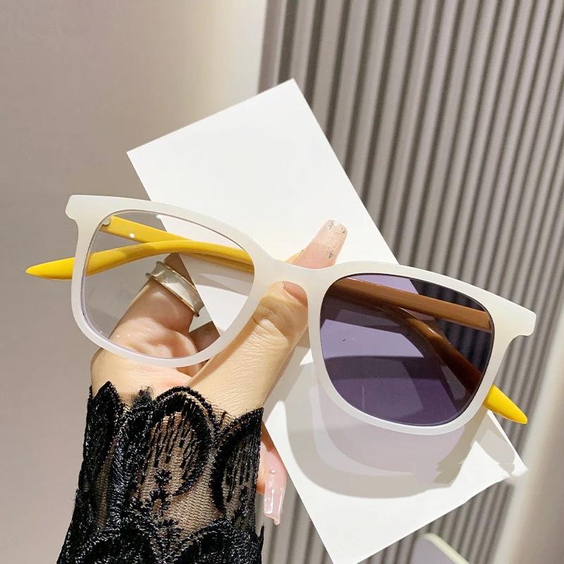 New Minimalist Women Photochromic Myopia Glasses Retro Tea Anti Blue Light Glasses Outdoor Color Changing Near Sight Glasses