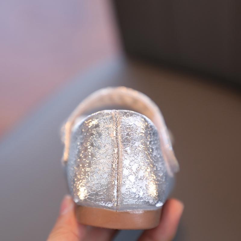 Детская обувь. Милая и милая обувь с бантом принцессы.