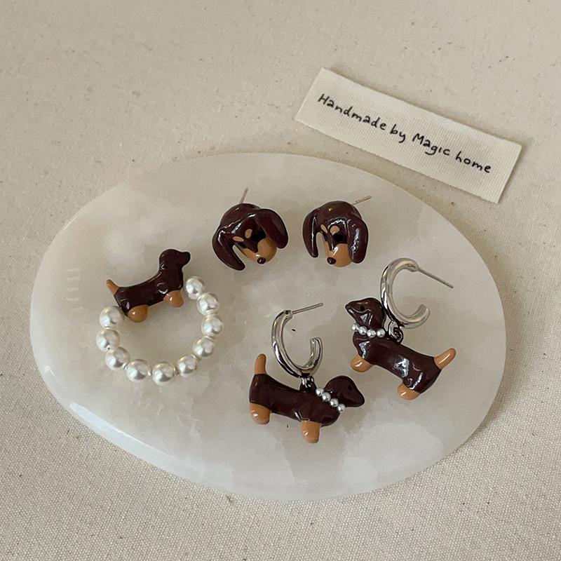 Милые милые серьги-гвоздики в виде таксы для женщин, нишевый дизайн, чувство уникальной индивидуальности, изысканные элегантные универсальные серьги