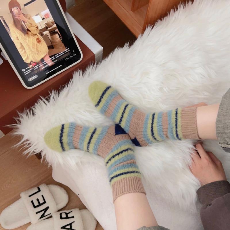 Retro Color-blocking Striped Mink Fleece Socks for Women, Mid-calf Socks for Autumn and Winter, Fleece and Thickened Couple's Long Socks