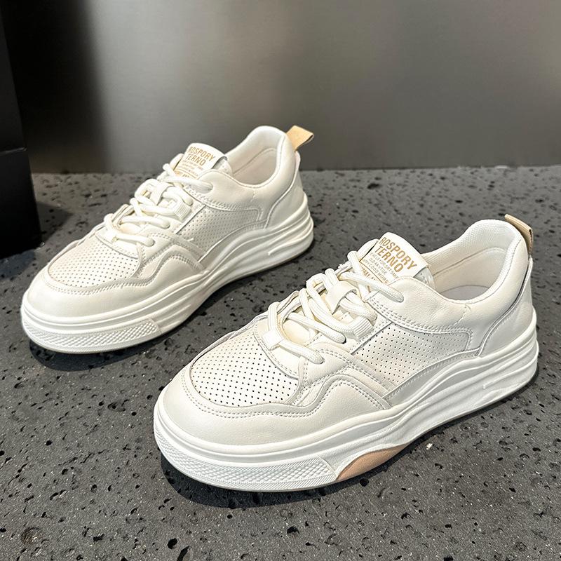 2026 New Women's Flat Bottom Breathable Casual Versatile Student Flat Heel Large Size Leather Women's Shoes