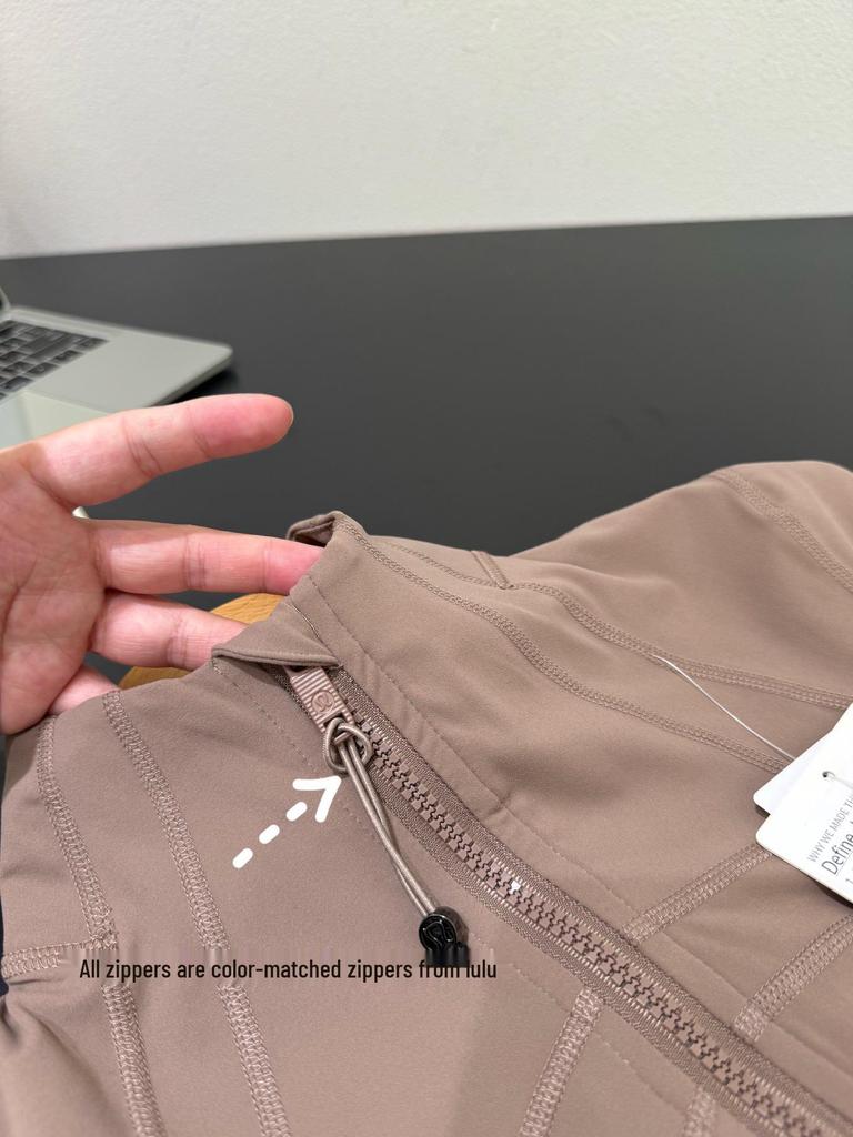 Женская куртка для йоги Lulu Nude Feel - Облегающий крой, воротник-стойка, длинный рукав, спортивный топ на молнии для бега и фитнеса.