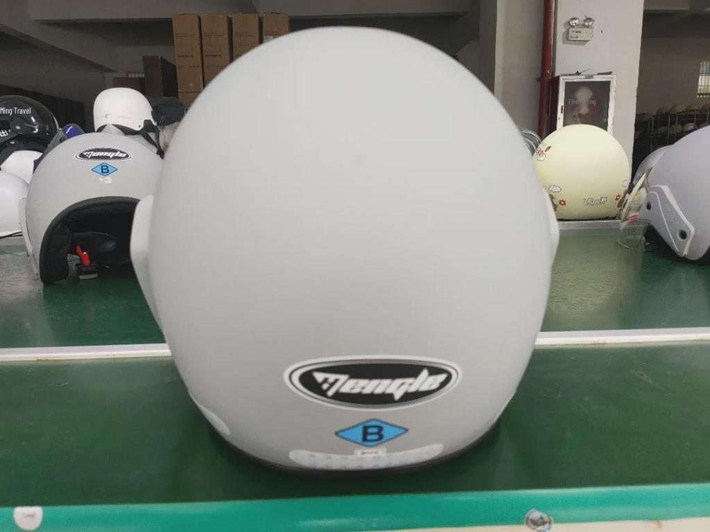 Всесезонный защитный шлем для электромобиля с защитой ушей для взрослых