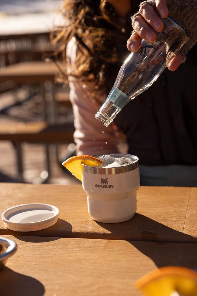STANLEY Stacking Camp Cup 10 Оставайтесь в горячем состоянии