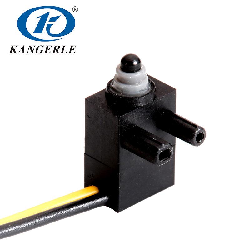 Пыле- и водозащищенный микропереключатель для замка тормоза и фары электросамоката