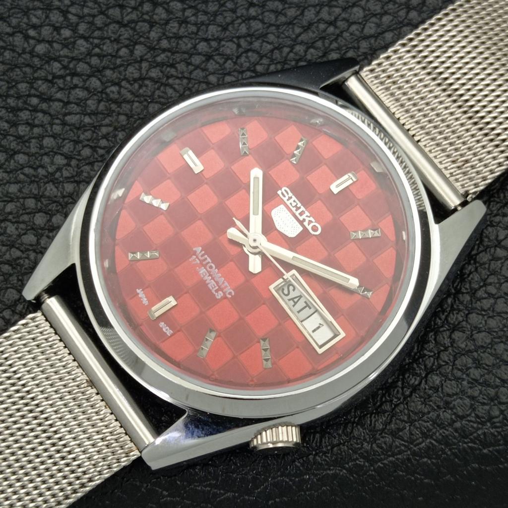 ВОССТАНОВЛЕННЫЕ МУЖСКИЕ ЧАСЫ SEIKO 5 AUTOMATIC, СДЕЛАНО В ЯПОНИИ, КРАСНЫЙ ЦИФЕРБЛАТ, ИЗГОТОВЛЕНЫ НА ЗАКАЗ a440104-2 QV90-a440104