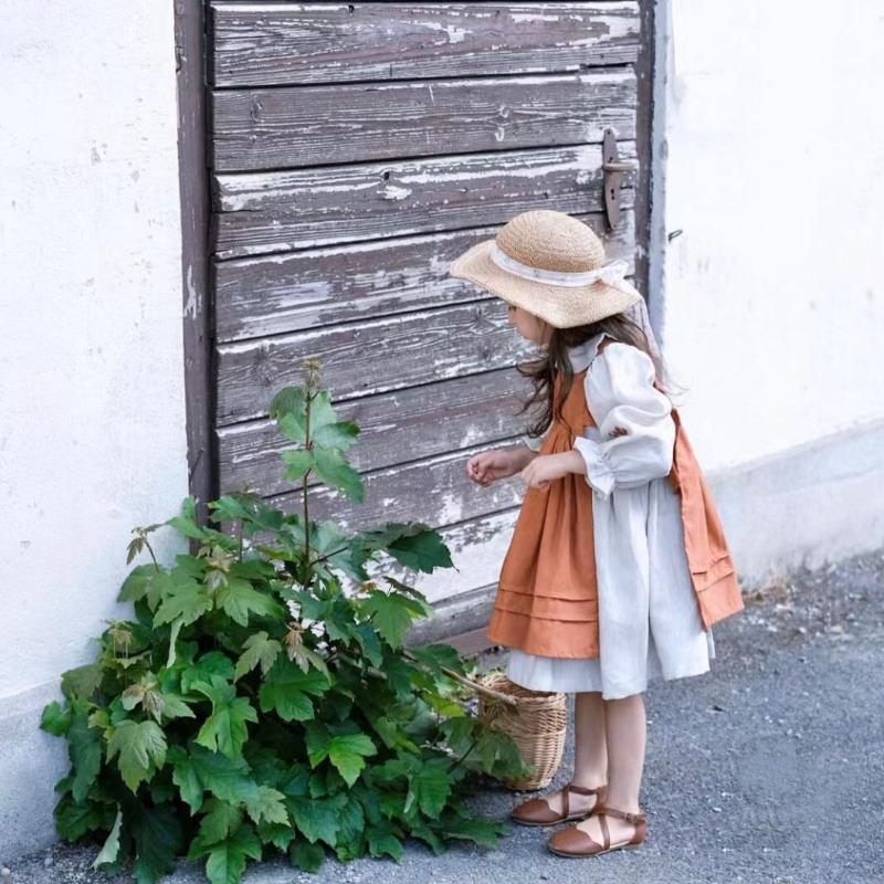 Платье принцессы для девочек, весна-осень 2023, новые корейские детские платья оранжевого и бежевого цвета в стиле ретро, ​​хлопково-льняные платья с вышивкой, комплект из двух предметов