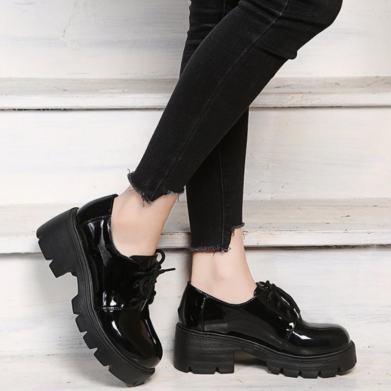 Женская обувь на платформе, повседневная прогулочная обувь из лакированной кожи в британском стиле на массивном каблуке, женские лоферы