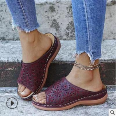 Новые женские сандалии на низком устойчивом каблуке, ретро-гравировка одним словом, полые, для улицы, большого размера, крутые шлепанцы