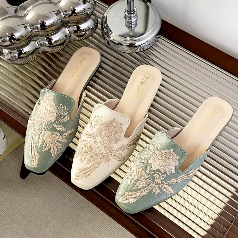 New Chinese Embroidery Wrapped Head Half Slippers Women Wear 2025 Spring and Summer New Retro All-match Flat Slippers