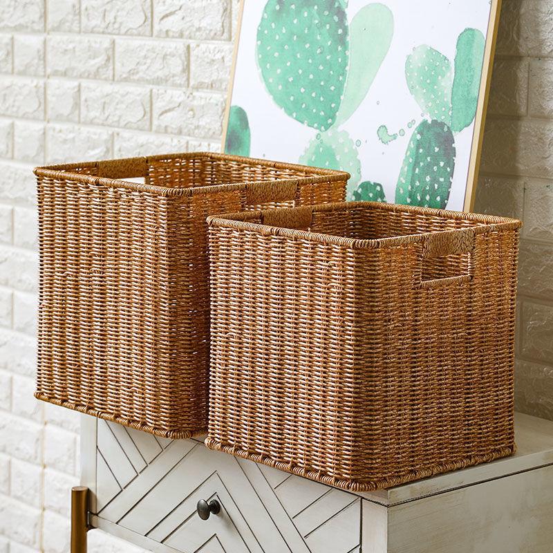 Плетеная коробка для хранения: Универсальная корзина для организации книг, журналов, закусок, игрушек и многого другого в гостиной или кабинете.