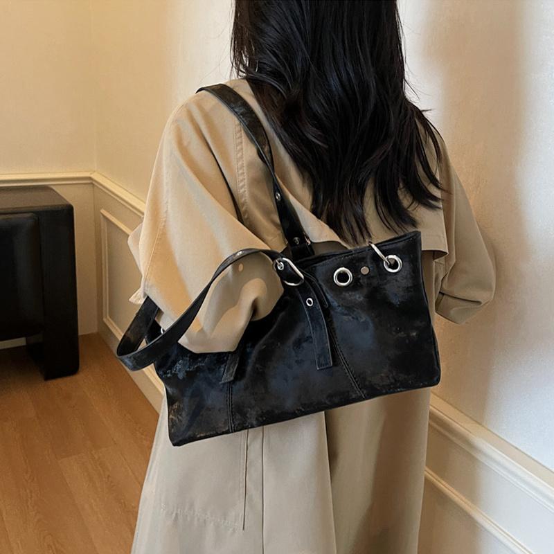 Полая заклепка Пряжка ремня Сумка-тоут через плечо под мышкой Большой вместимости Дизайнерская женская сумка-тоут Модная сумка для поездок на работу Сумка с верхней ручкой CLE