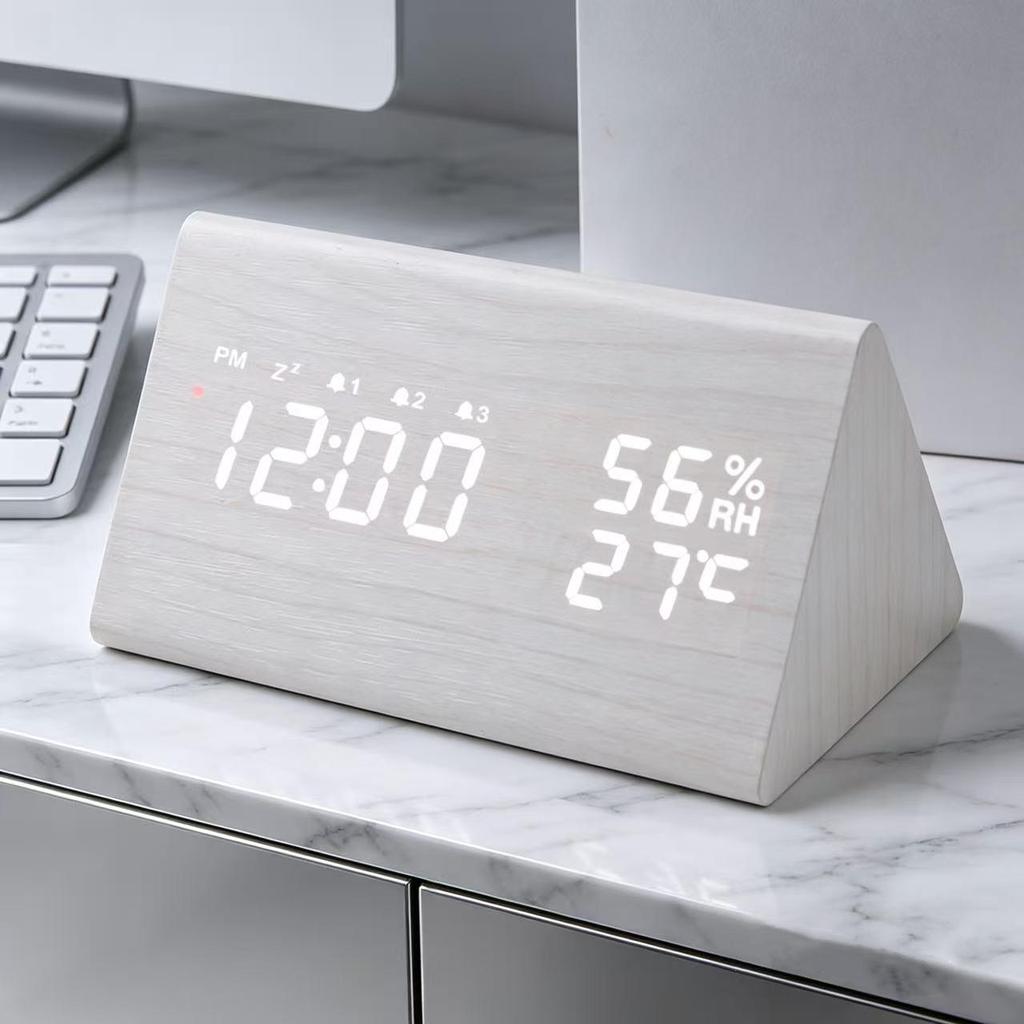 Японско-немецкие радиочасы: Автоматическая коррекция времени, Датчик температуры и влажности, Умная ночная подсветка, Цифровой будильник.