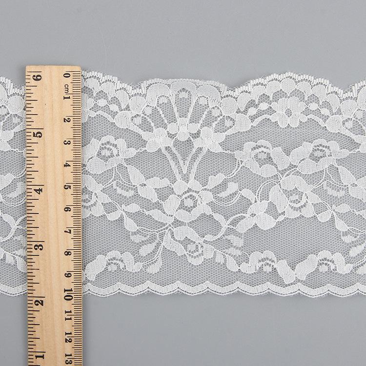 Белое неэластичное кружевное платье-футболка с вырезом и кружевными аксессуарами