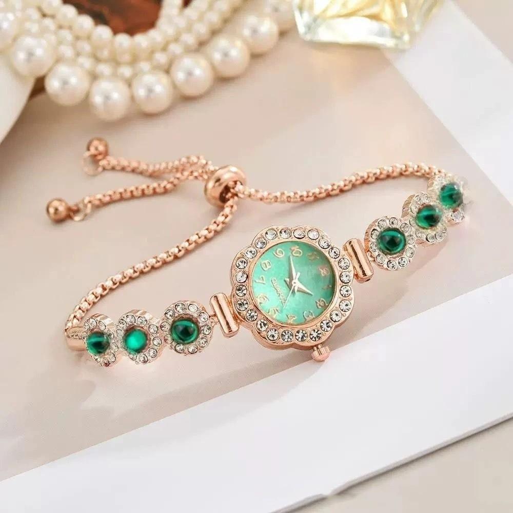 Elegant Women's Bracelet Watch Pull Type Rhinestone Quartz Watch Ladies Business Watches Daily Use