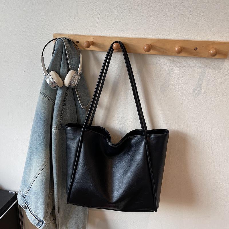 Bag Women's New Soft Leather Tote Bag Large Capacity Women's Niche High-end Sense of Commuting To Work Portable Shoulder Bag