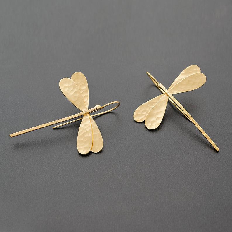 1Pairs Matte Gold Hand Hammered Dragonfly Drop Earrings Minimalist Long Thin Wire Nature Inspired Dainty Ear Jewelry for Women