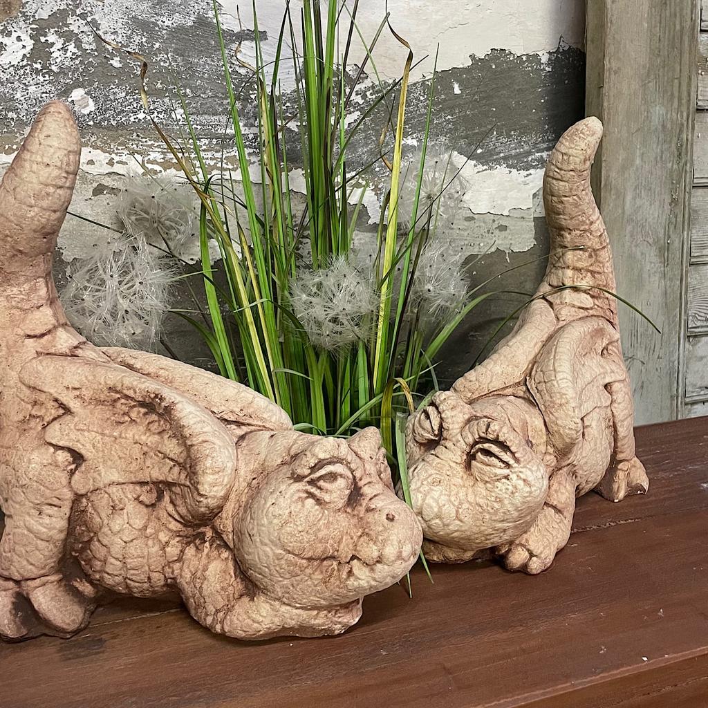Garden figure dragon pacifier made of concrete