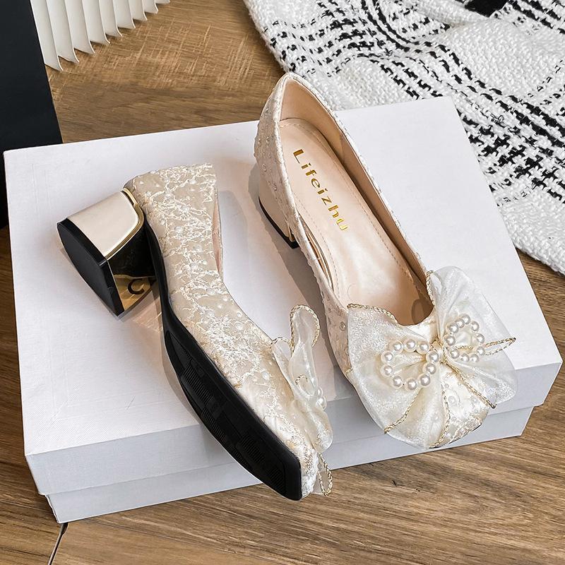 Весенняя Новая Обувь для Женщин Роскошные Туфли-лодочки Красивый Бант Туфли на Высоком Каблуке Женские Жемчужная Цепочка Туфли для Платья