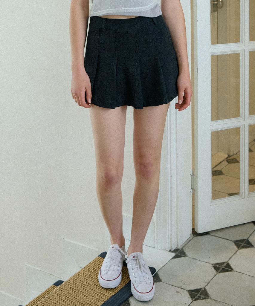 Letter From Moon Miyu Pleated Mini Skirt (Black)