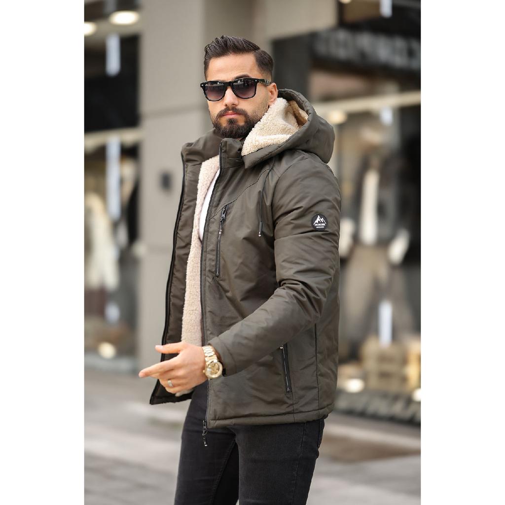 Зимнее пальто с мехом внутри и съемным капюшоном