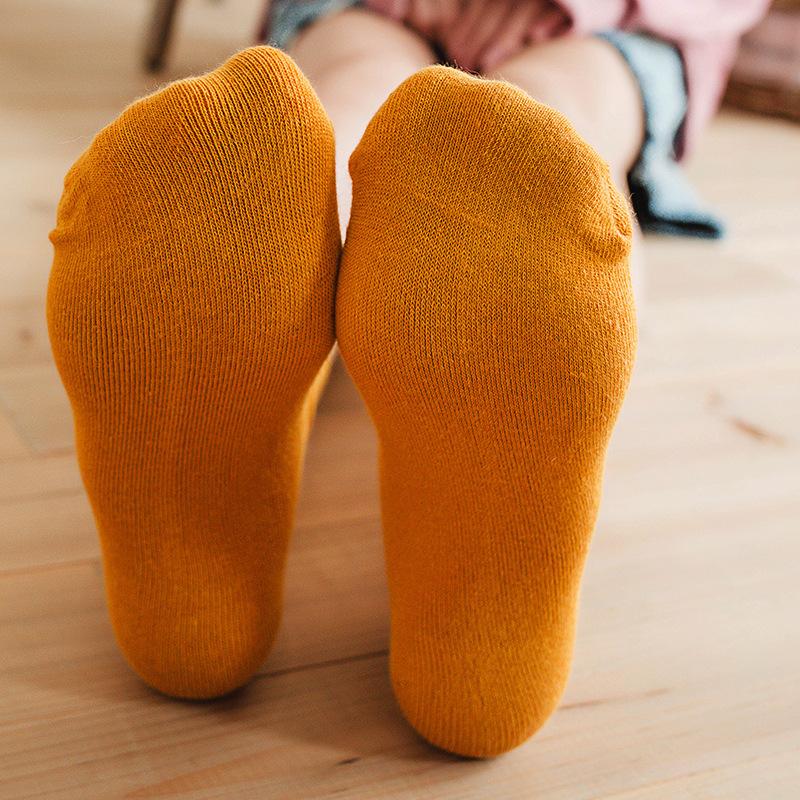 Модные носки ярких цветов, хлопковые уютные студенческие носки для девочек, женские повседневные мягкие носки GZW