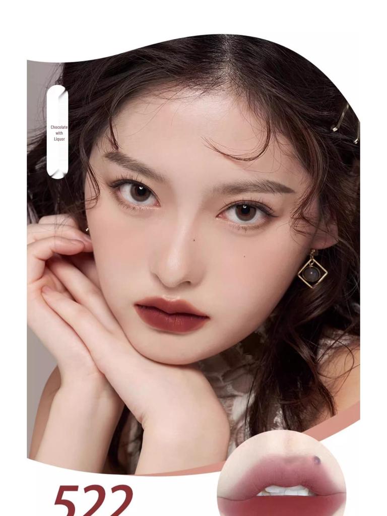 Babella Lip Mud: Пигментированная стойкая матовая бархатная помада для губ и щек.